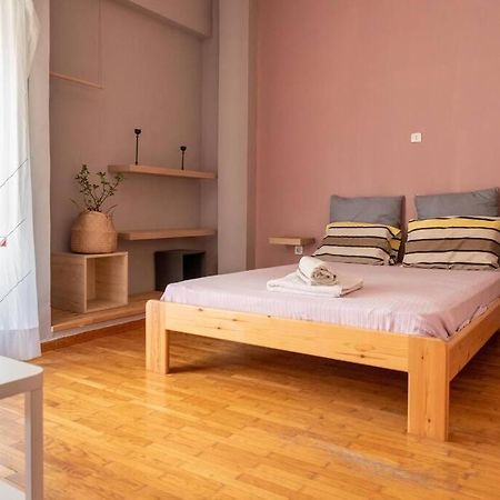 Nice Apartment Near City Center Athena Bagian luar foto