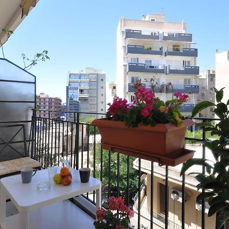 Nice Apartment Near City Center Athena Bagian luar foto