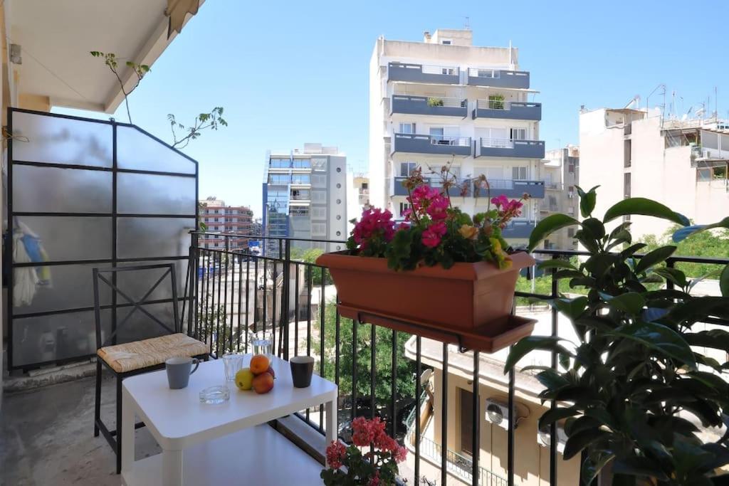 Nice Apartment Near City Center Athena Bagian luar foto