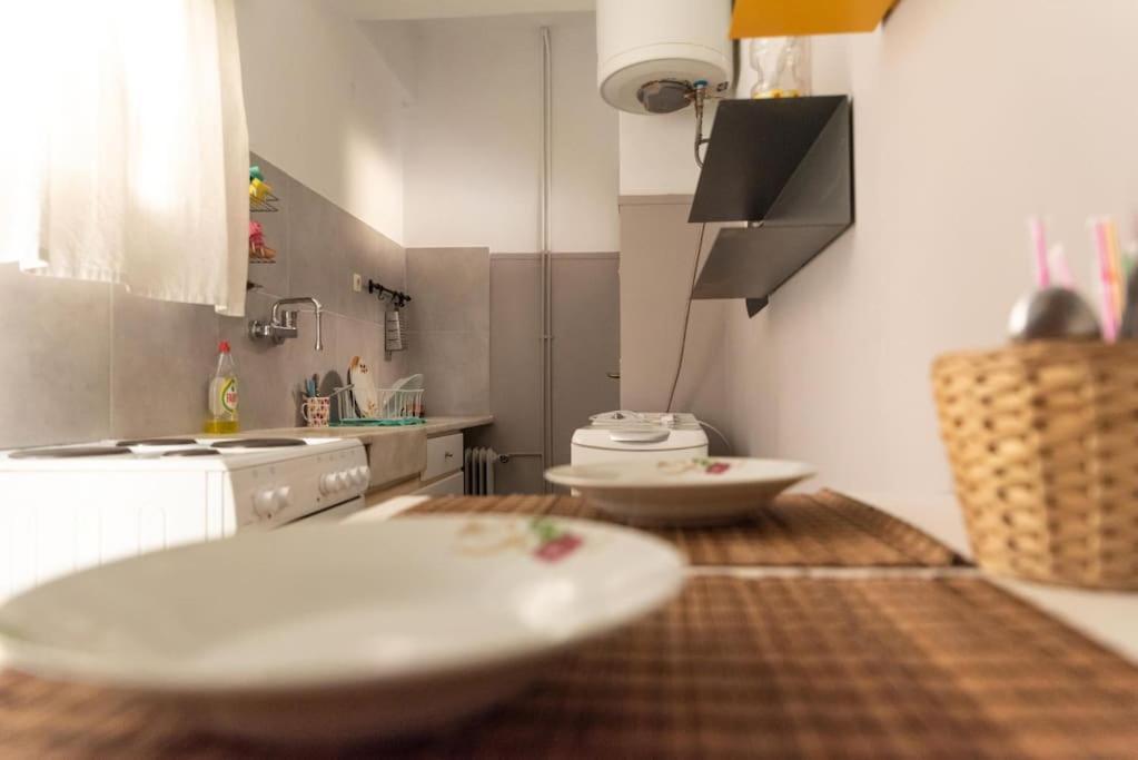 Nice Apartment Near City Center Athena Bagian luar foto