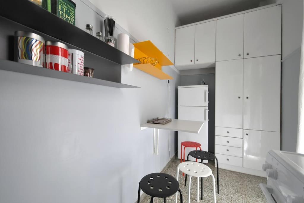 Nice Apartment Near City Center Athena Bagian luar foto