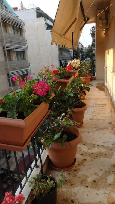 Nice Apartment Near City Center Athena Bagian luar foto