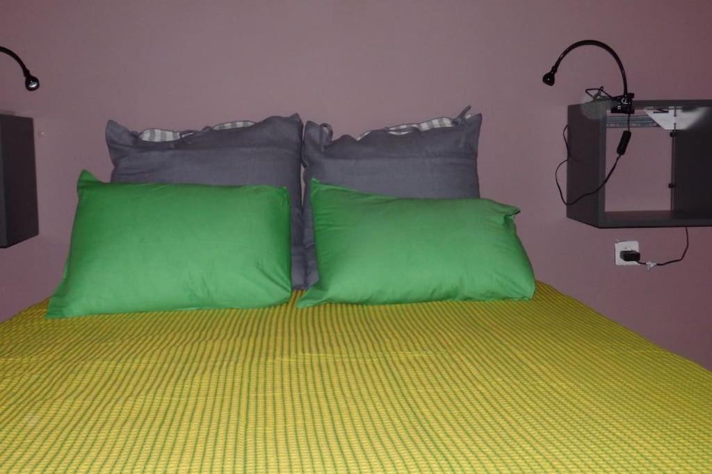 Nice Apartment Near City Center Athena Bagian luar foto